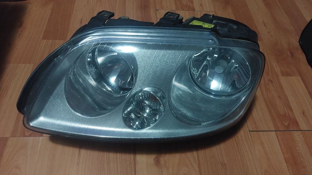 Vând far stânga vw  Caddy  (merge și pe  vw Touran)