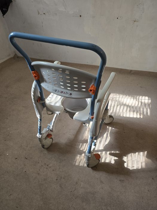 Тоалетен стол шведски