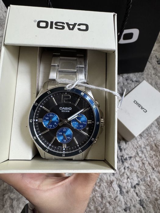 Новые часы Casio кварцевые