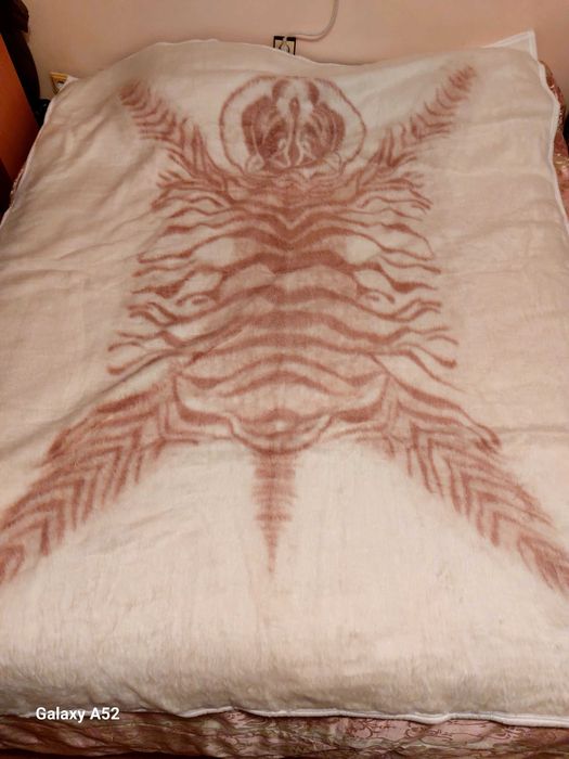 Продавам  нови одеала и завивки