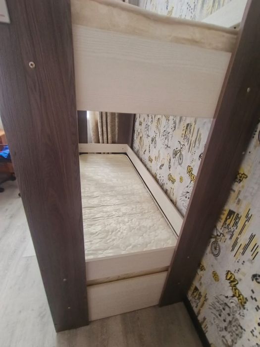 Продам двухъярусную кровать