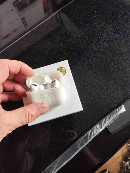 Продам наушники AirPods Pro.