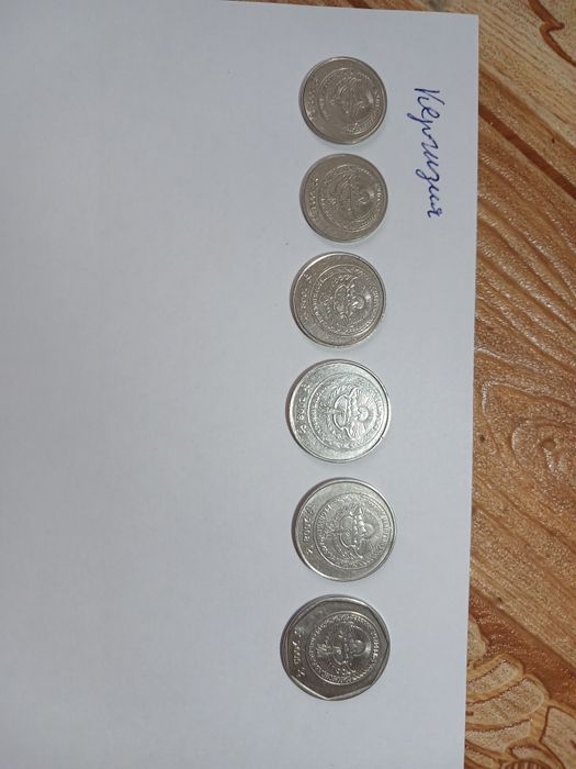 Разно браные монеты.