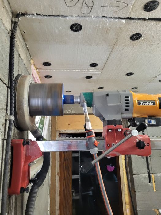 Carotare găuri hote aerisiri evacuări