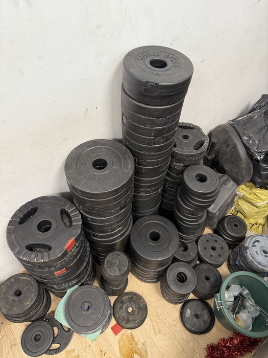 Discuri olimpice haltere si gantere 50 mm Olimpice noi pret 7 lei kg.