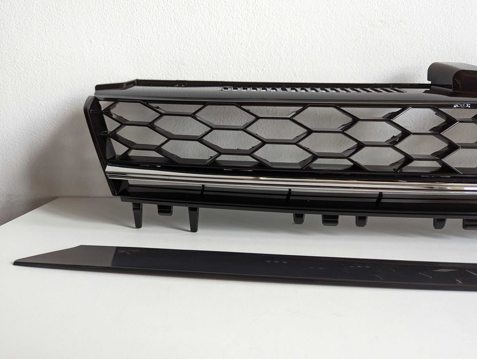 Решетка без емблема ГОЛФ 7 ГТИ  пчелна пита спортна VW GOLF 7 Хром