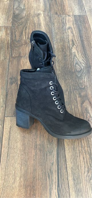 Велурени боти с дебел ток