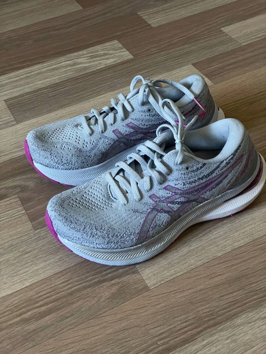 Кроссовки женские Asics 37.5 размер.