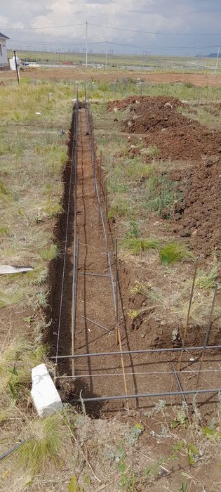 Продам землю с фундаментом.