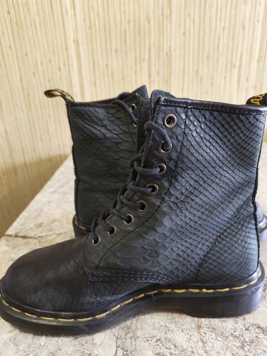 Dr. Martens Python Black боти