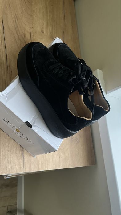 Кроссовка женская