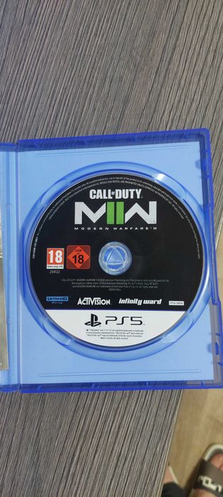 Jocuri PS5 Call of Duty Modern Warfare 2 si Resident Evil 3