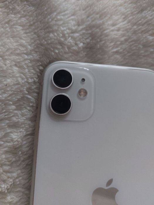 Продам айфон 11.