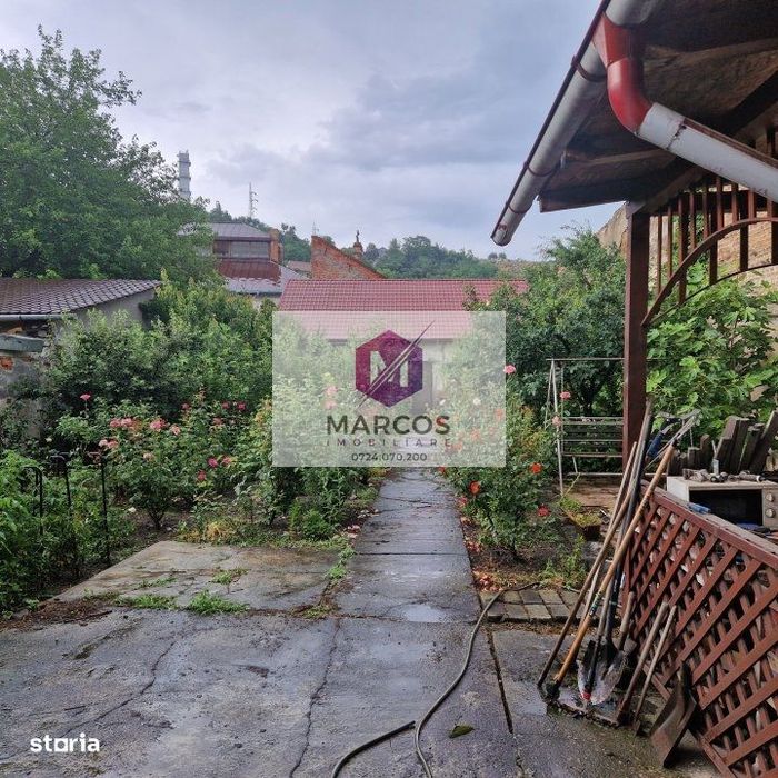 Casa cu etaj/singur in curte