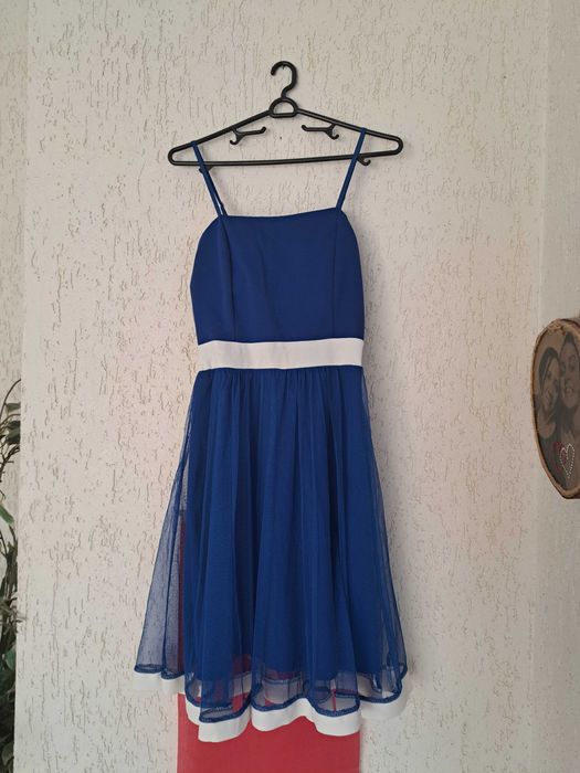 Официални рокли.