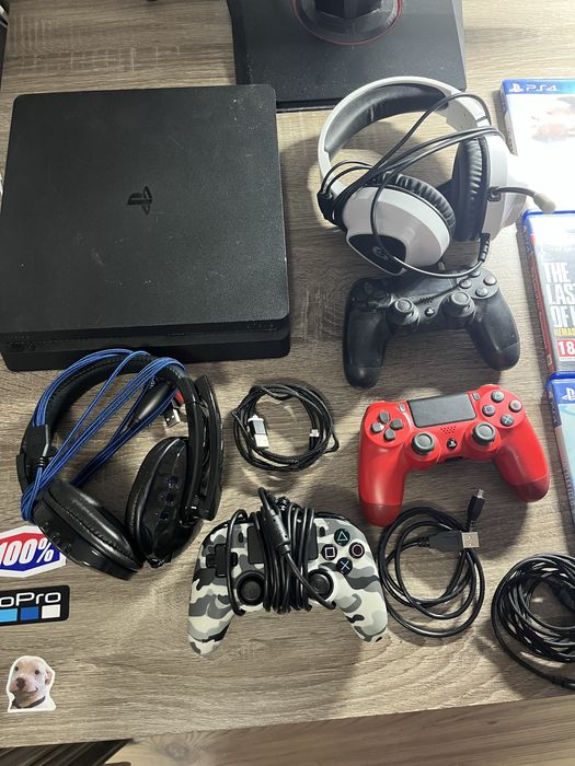 Playstation 4 със 3 джойстика