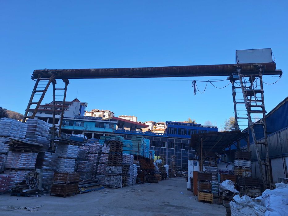 Продавам мостов кран 5 тонен