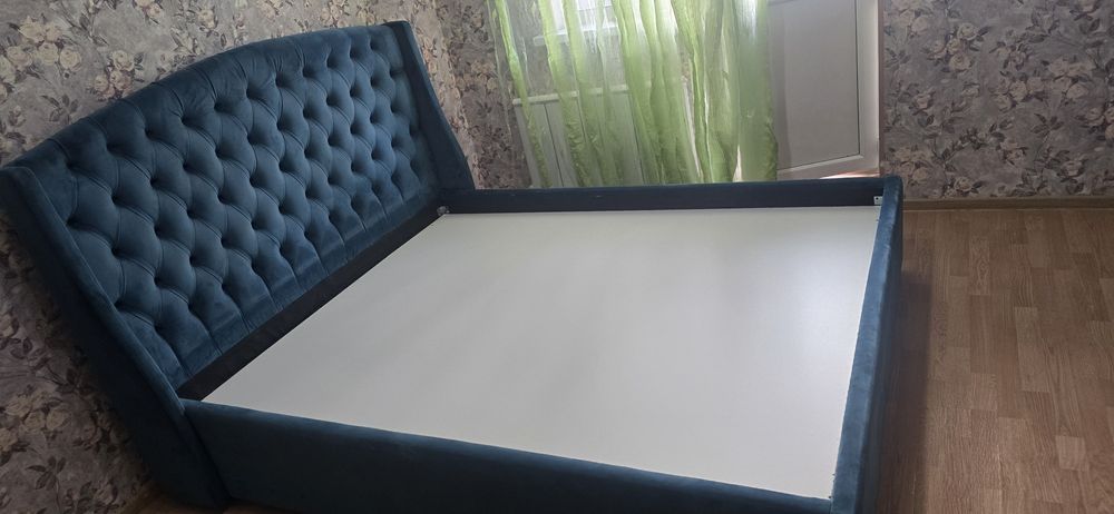 Двуспальная кровать