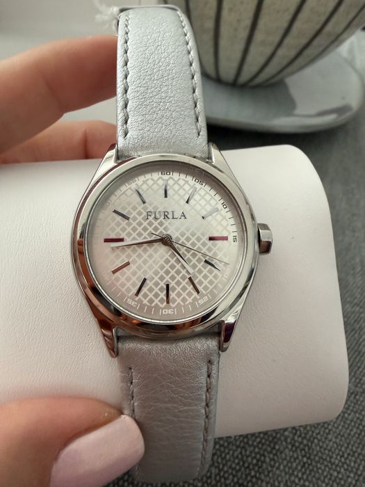 Дамски часовник Furla в сребристо естествена кожа.Часовникът е НОВ
