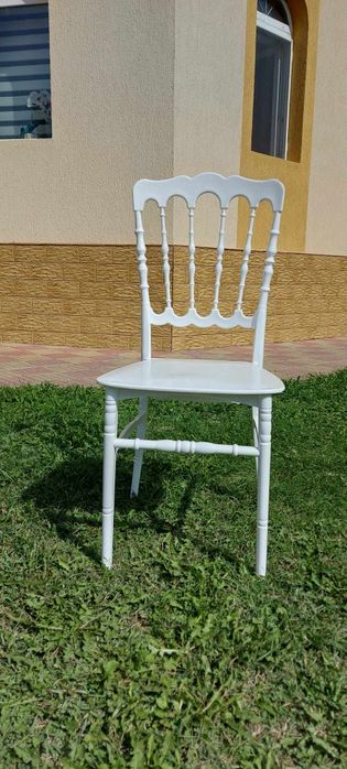 Vand scaune chiavari