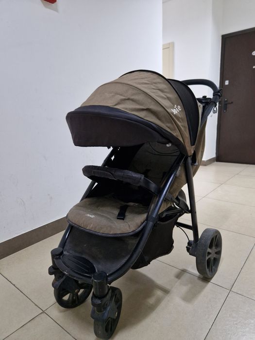 Продам б/у коляску Joie