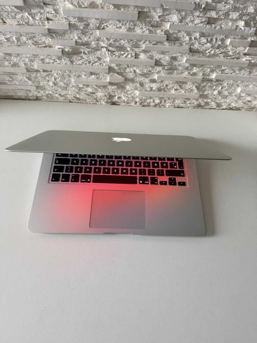 Laptop Apple MacBook air 13 inch-Intel Core i5 ultra slim ,impecabil