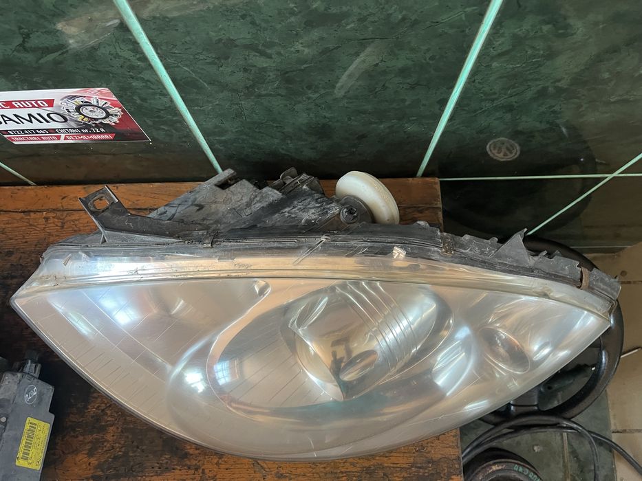 Far mercedes  a classe 2005-2009 cu lupa