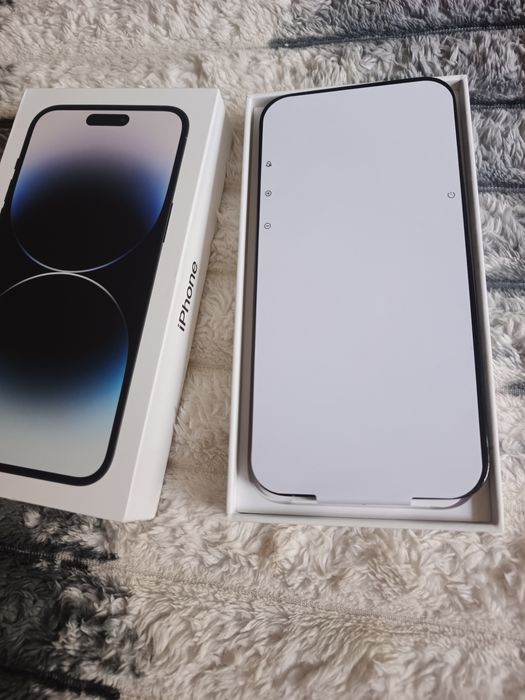 Срочно  продаю телефон IPhone 14 pro Macs