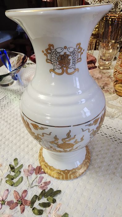 Белая Ваза из Вьтенама