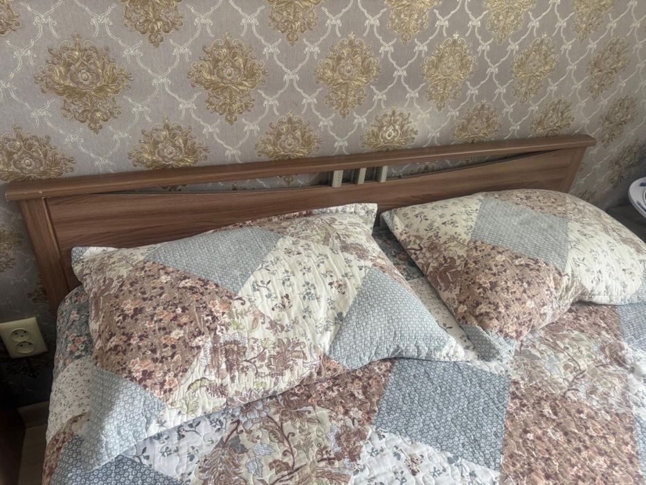 Кровать с матрасом
