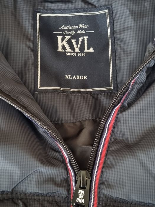 Мъжки елек с качулка KVL.