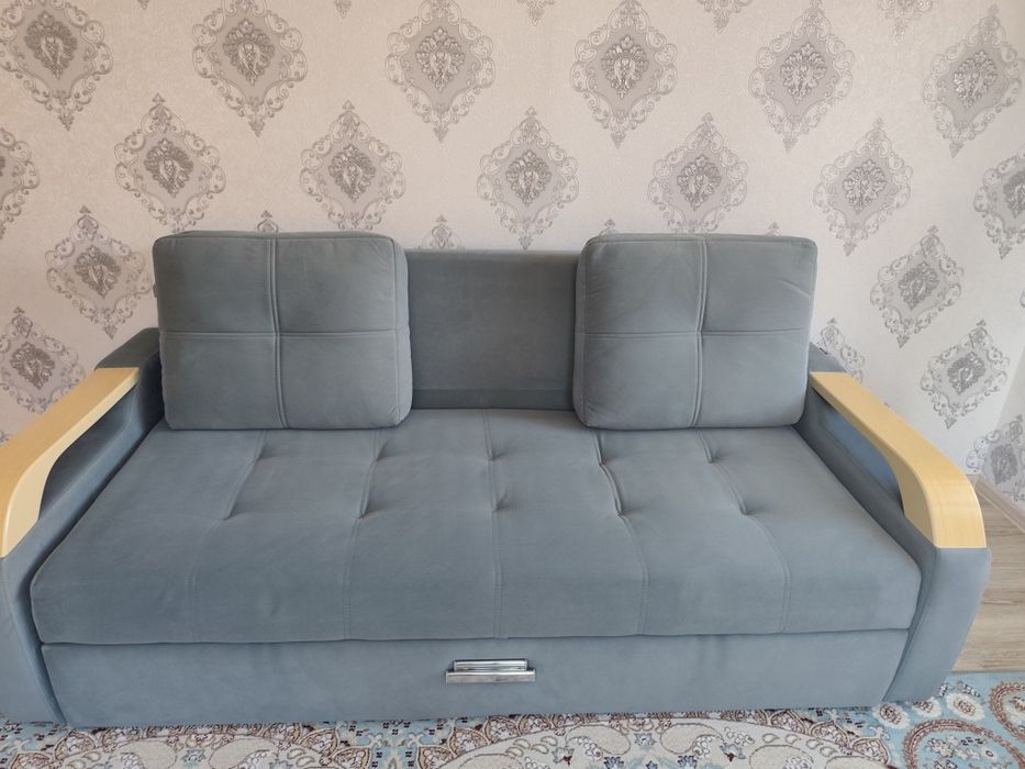 Продам диван срочно , в отличном состоянии