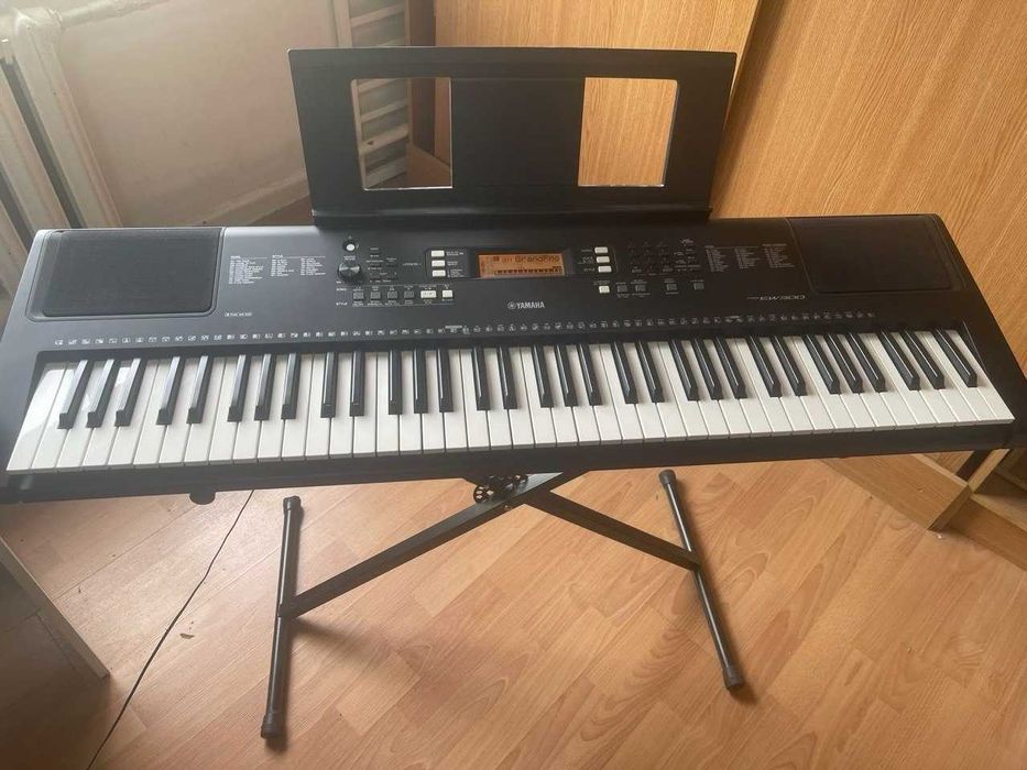 Синтезатор Yamaha PSR-EW300