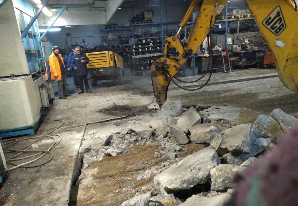 Executam demolari,spargem betoane,debarasari,transport moloz