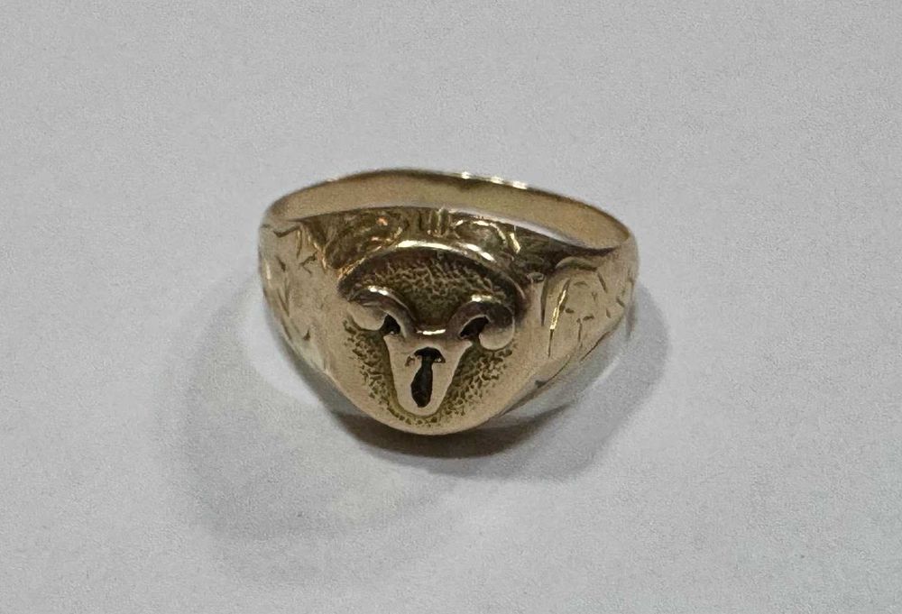 Златен пръстен 14 К 585/3,76 гр.