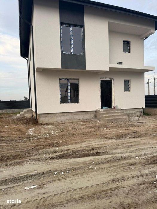Resedinta moderna Parter+1E+Mansarda-arhitectura echilibrata,confort s