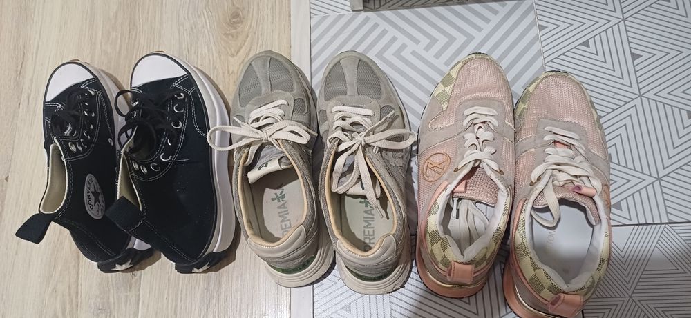 Продам брендовые кроссовки 40 размер