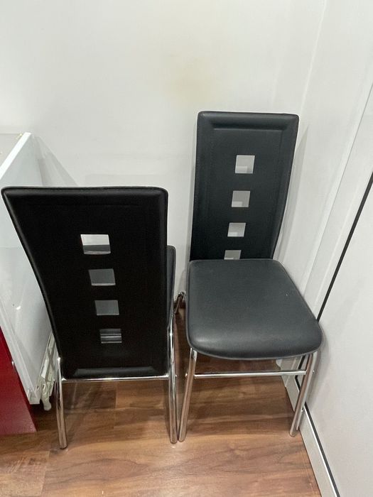 Комплект кухненска маса с два стола