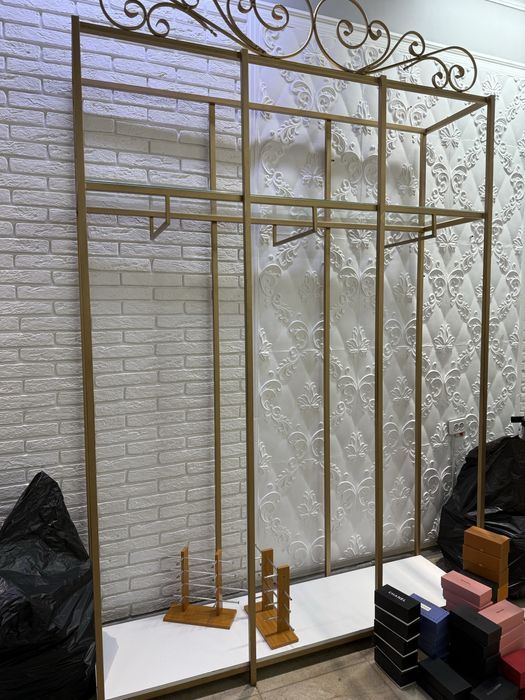 Стеллажи для одежды