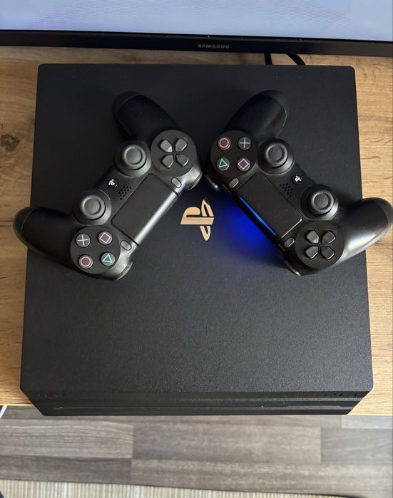 Ps 4 Pro 1Tb +8 jocuri