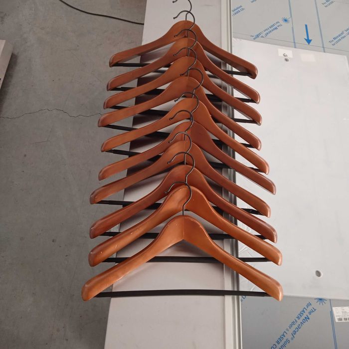 Магазинно оборудване  дървени закачалки