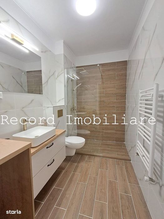 Apartament 2 camere, et.1, lift, parcare str.Eroilor, Floresti