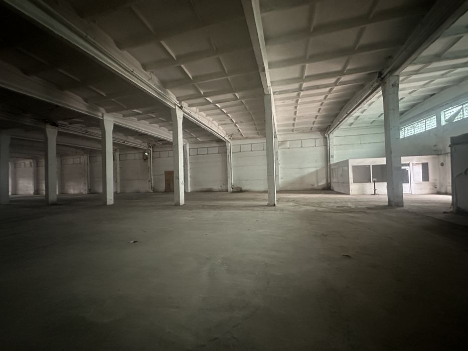 Inchiriem hala 2200 m