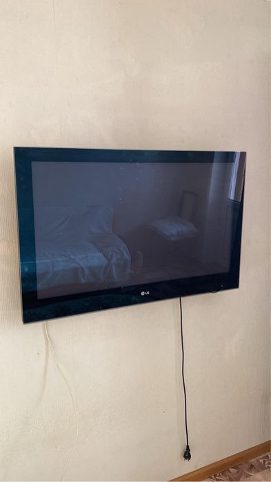 Телевизор LG с креплением