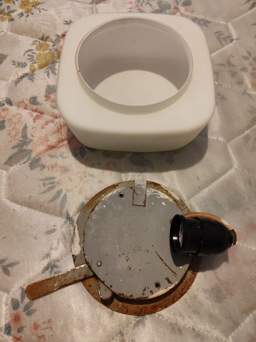 Плафониера от социализма