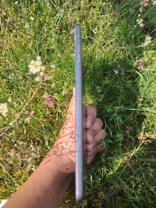 Vând ipad 4 mini pentru piese