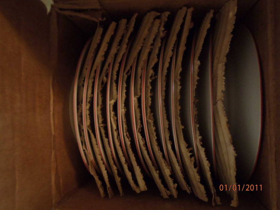 Чисто Нови Соц порцеланови чинии