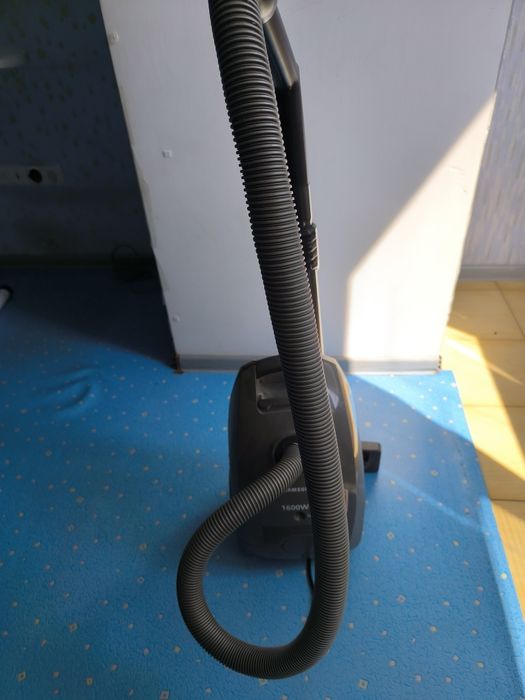 Продам пылесос Samsung б/у на запчастии