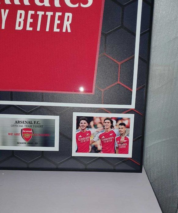2024/25 Форма Арсенала в рамке (ARSENAL KIT in frame)в наличии 1 шт.