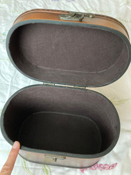 Красива дървена кутия